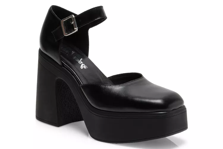 I Finally Tried the Pretty Shoe Trend Amal Clooney and Gigi Hadid Wear, and I’ve Officially Been Converted