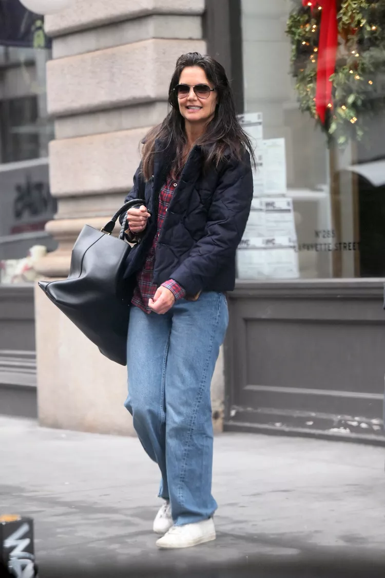 Katie Holmes Isn’t Giving Up on This Uncomplicated Bag Trend That’s So Big for 2023