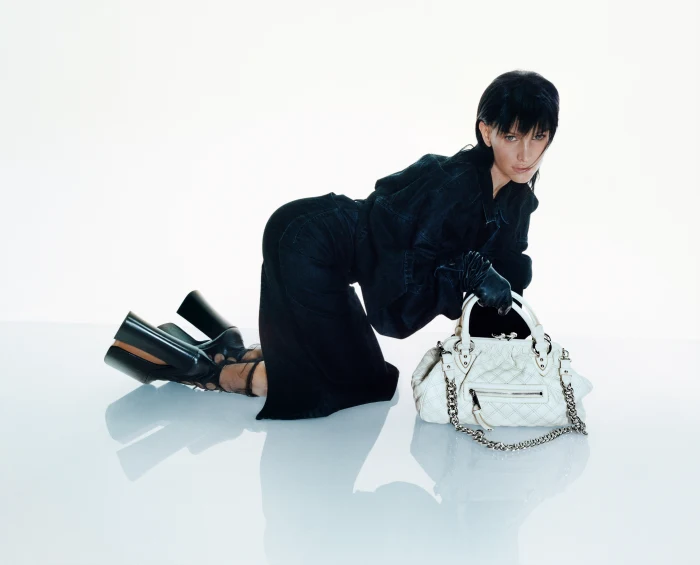 MARC JACOBS IS BRINGING BACK THE STAM BAG WITH HELP FROM ITS NAMESAKE, ASHANTI AND ASHLEE SIMPSON