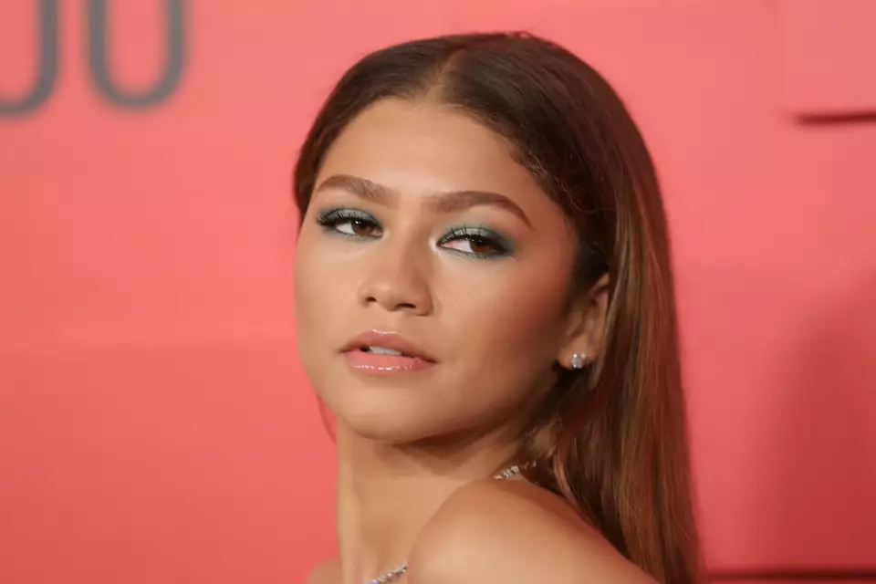 NO JOKE, A NEW ZENDAYA LOOK JUST DROPPED