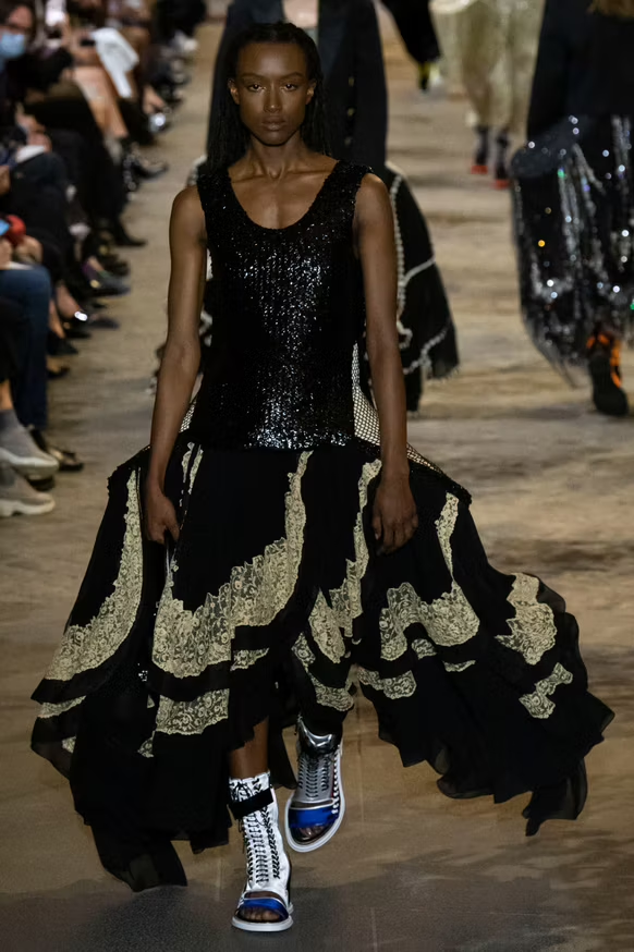 Tracing a trend: crinolines and mini-crinis