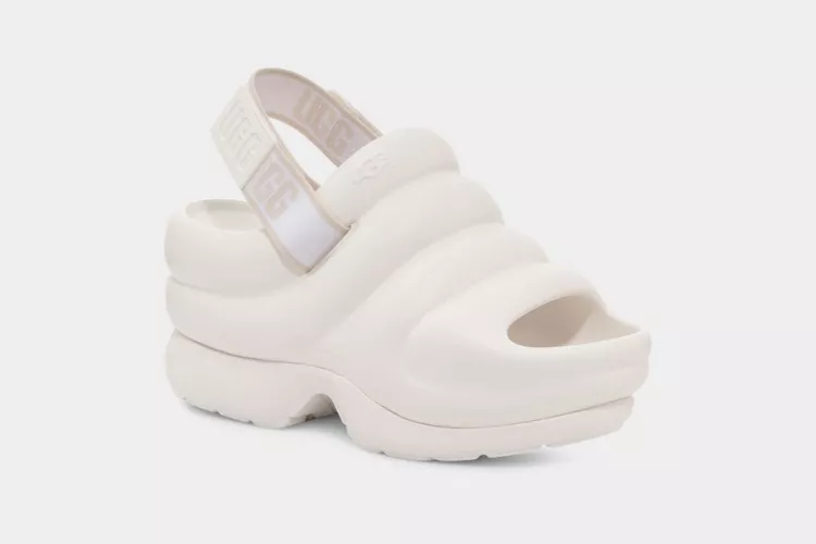 Camila Morrone Just Wore the Very Weird (but Super Comfy) Shoes That Make My Feet Look Like Pig Hooves