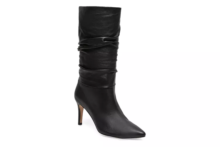 Jennifer Aniston Wore the Universally-Flattering Spring Boot Trend Anne Hathaway Is a Fan of, Too
