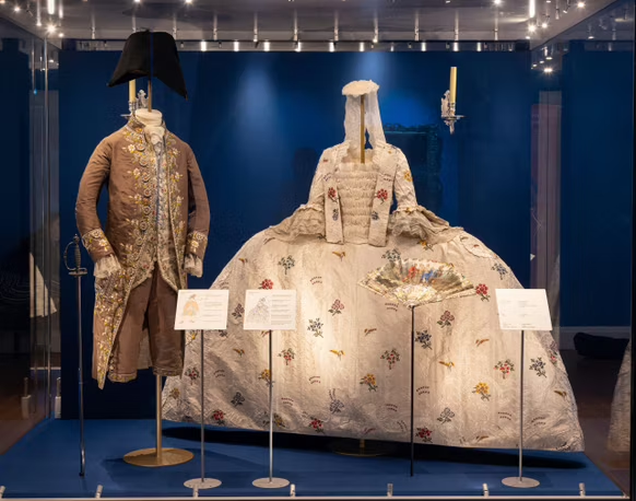 Kensington Palace: Crown to Couture