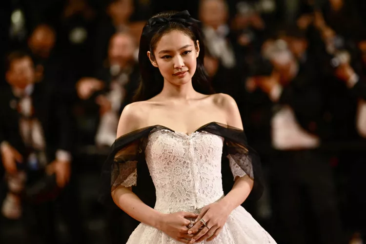 Jennie Wore a Debutantecore Chanel Wedding Dress on the Cannes Red Carpet