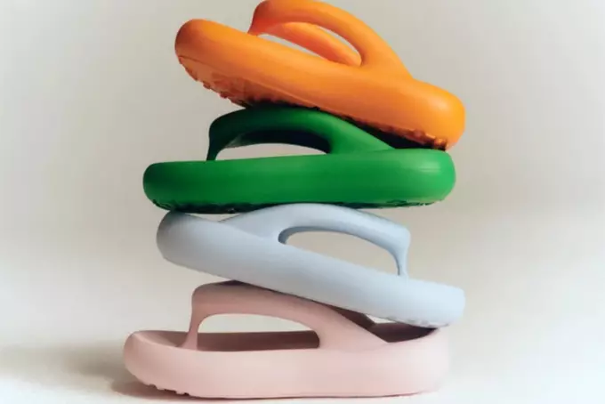 THESE ARE THE FATTEST FLIP FLOPS IN FASHION