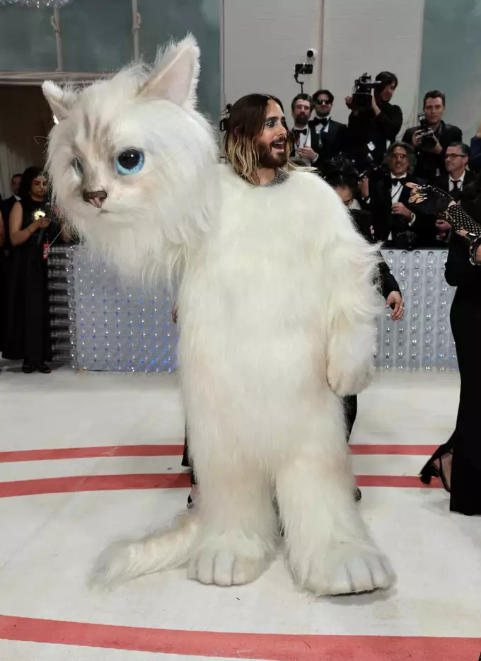 JARED LETO COSPLAYED KARL LAGERFELD'S CAT AT MET GALA 2023
