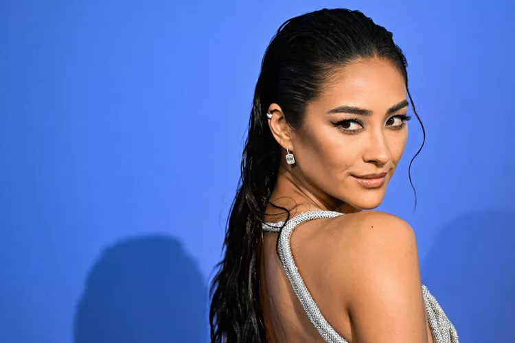 Shay Mitchell Put a Spin On the Hollywood-Beloved Naked Dress In a Sculptural Wire Gown