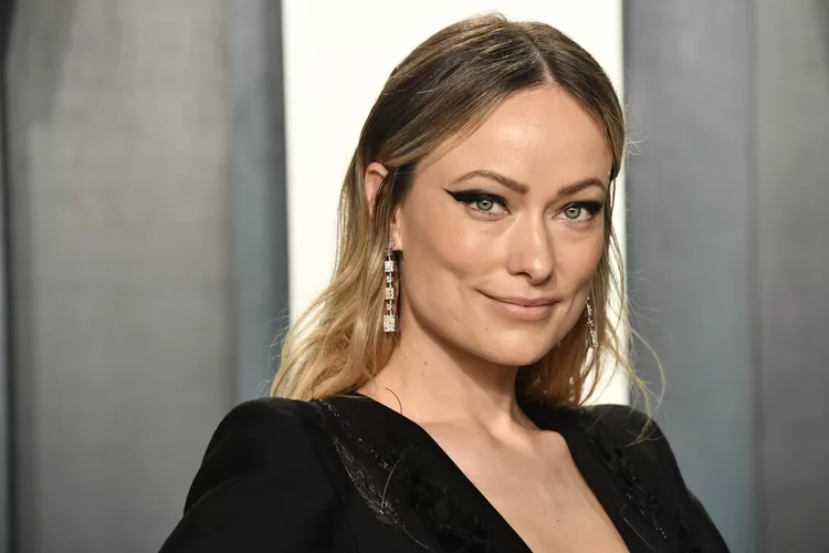 Olivia Wilde Wore the Most Effortless Summer Uniform to Match Her French Girl Bangs