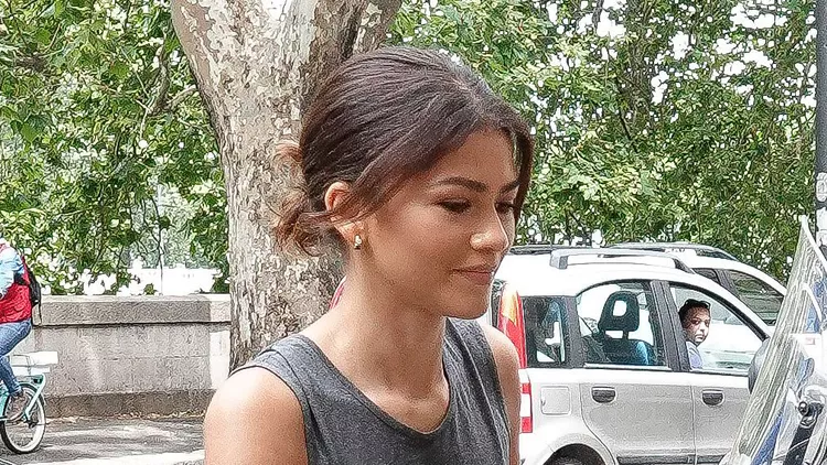 Zendaya Just Wore the Perfect Summer Dress Without a Bra