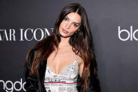 EMILY RATAJKOWSKI & HARRY STYLES' KISS IS THE INTERNET'S NEW ICK