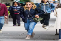 Sarah Jessica Parker Paired an Ultra-Practical Bag With Cuffed Jeans