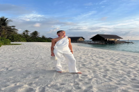 Sofia Richie's All-White Honeymoon Outfit Included Slouchy Pants and a Trendy One-Shoulder Top