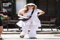 Jennifer Lawrence Wore an XXL Version of This Genius Summer Bag Trend